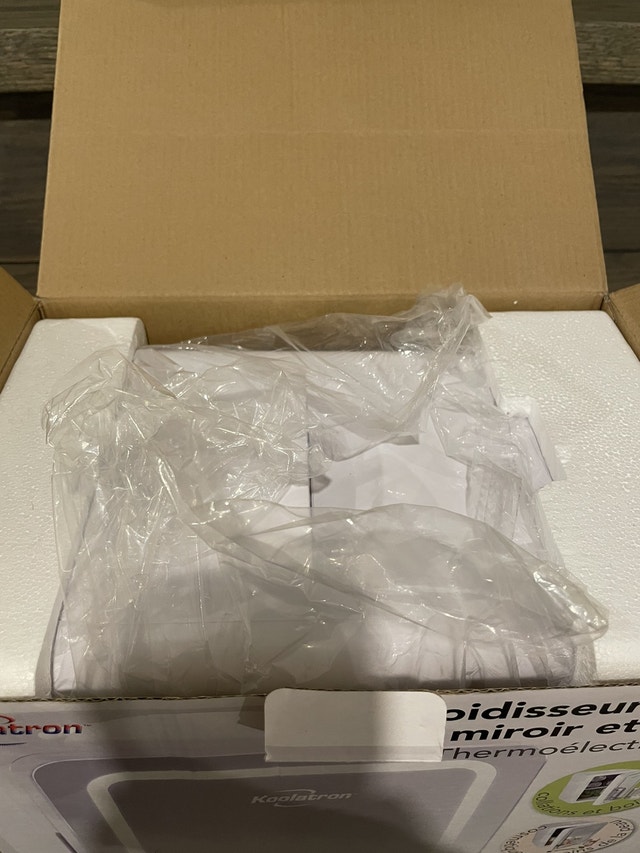 Koolatron Mirrored LED Fridge BRAND NEW! - photo 4