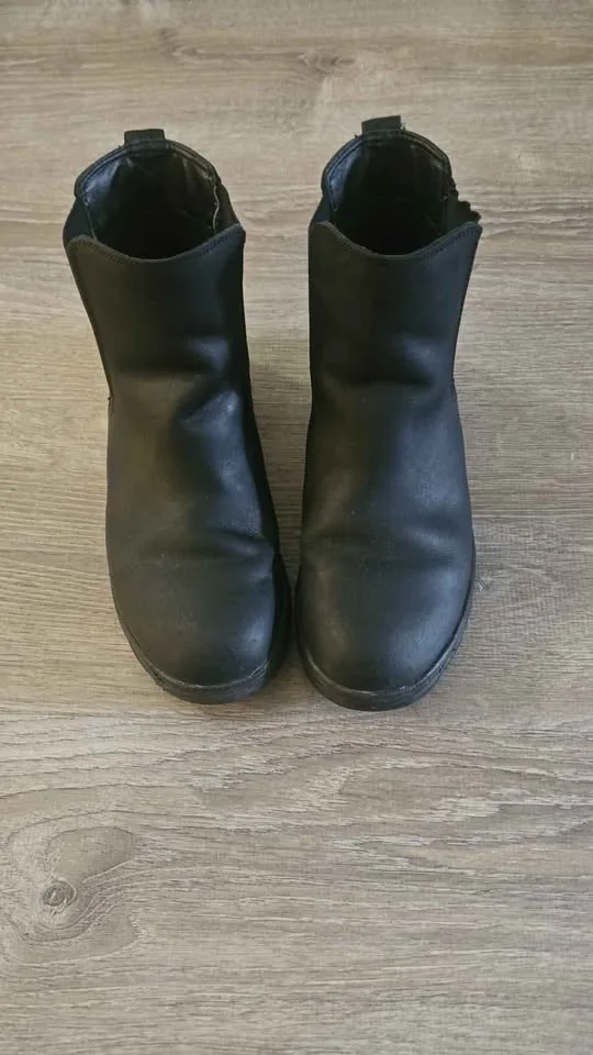 Women's boots image indicator(2)