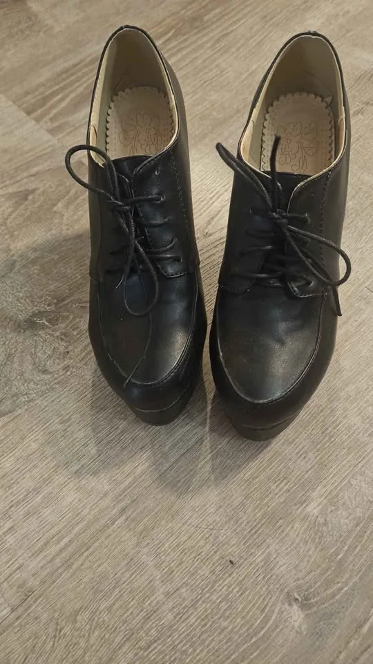 Women's lace up platform heels image indicator(2)