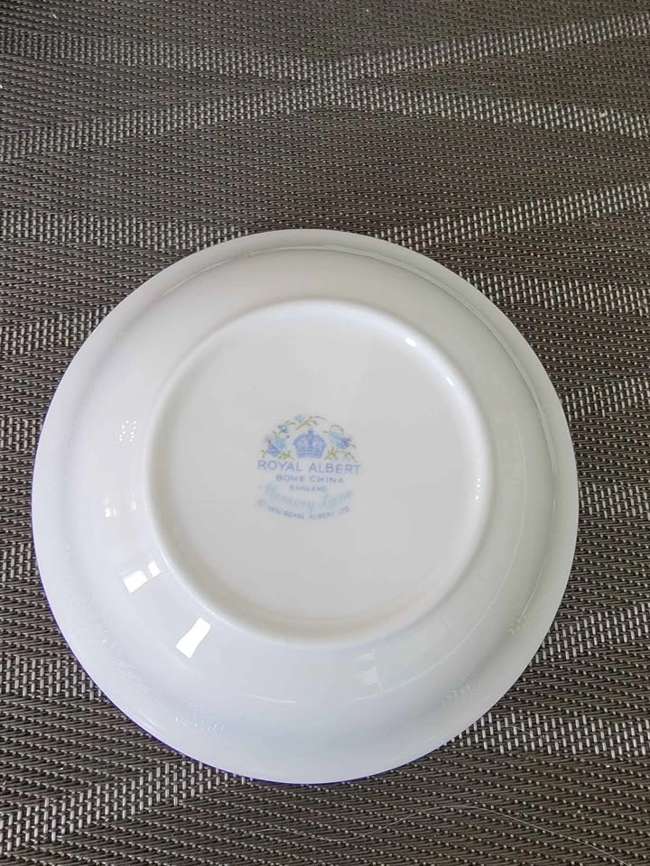 Royal Albert Memory Lane Bone China Bowls - Set of 8 - photo 2