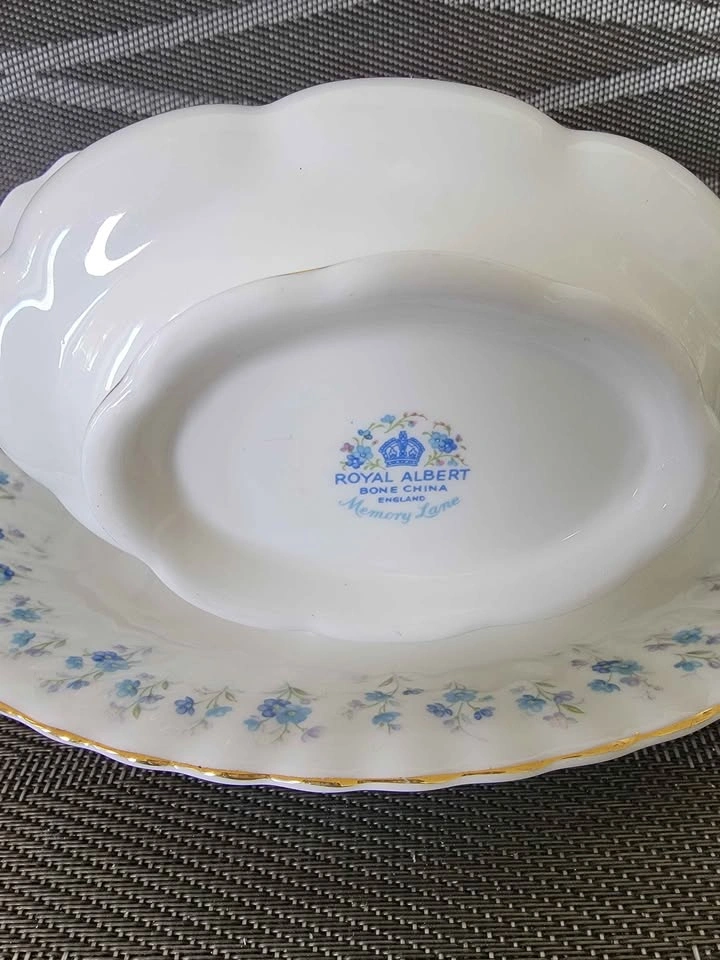 Royal Albert Memory Lane Gravy Boat and Underplate - photo 2
