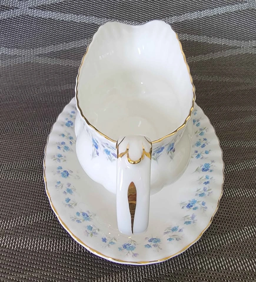Royal Albert Memory Lane Gravy Boat and Underplate - photo 3