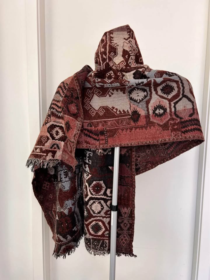 Aritzia Chic Geometric/Aztec Scarf - photo 2