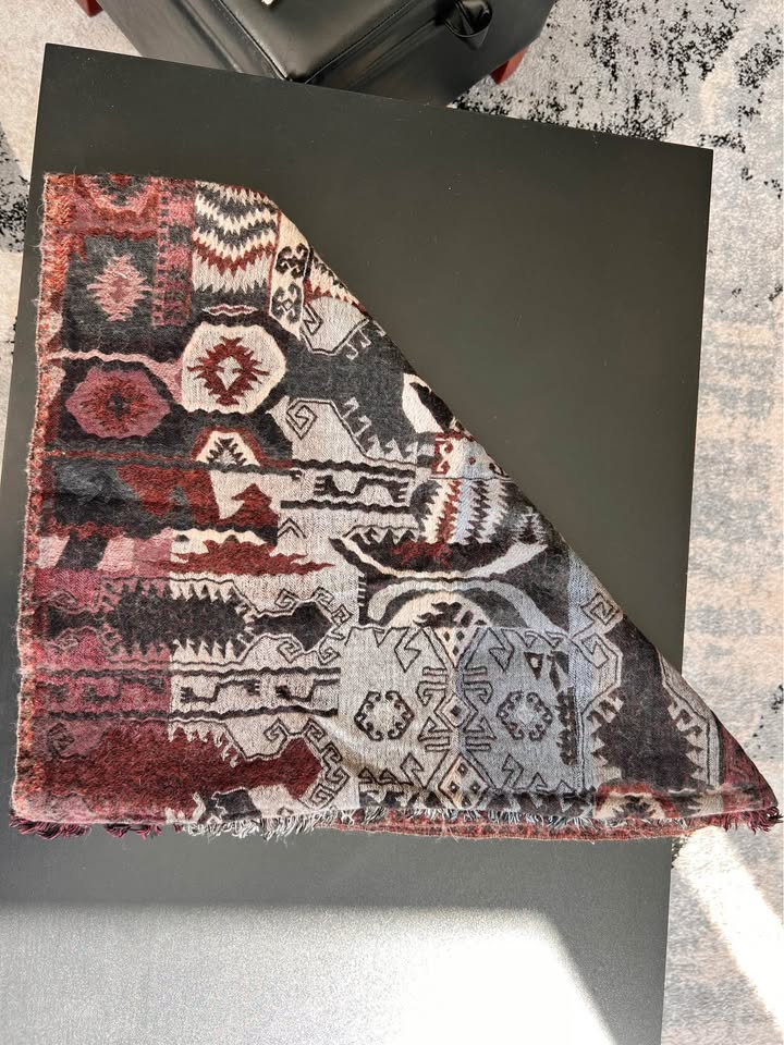Aritzia Chic Geometric/Aztec Scarf - photo 4