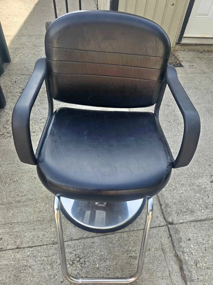 Hairdressers/ Barber Chairs