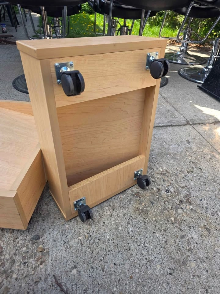 Angled Rolling Displays - photo 2