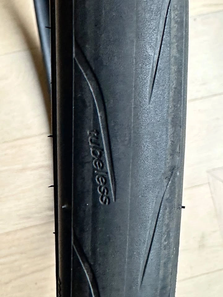 2x Mavic Yksion Pro UST 700x28 Tires