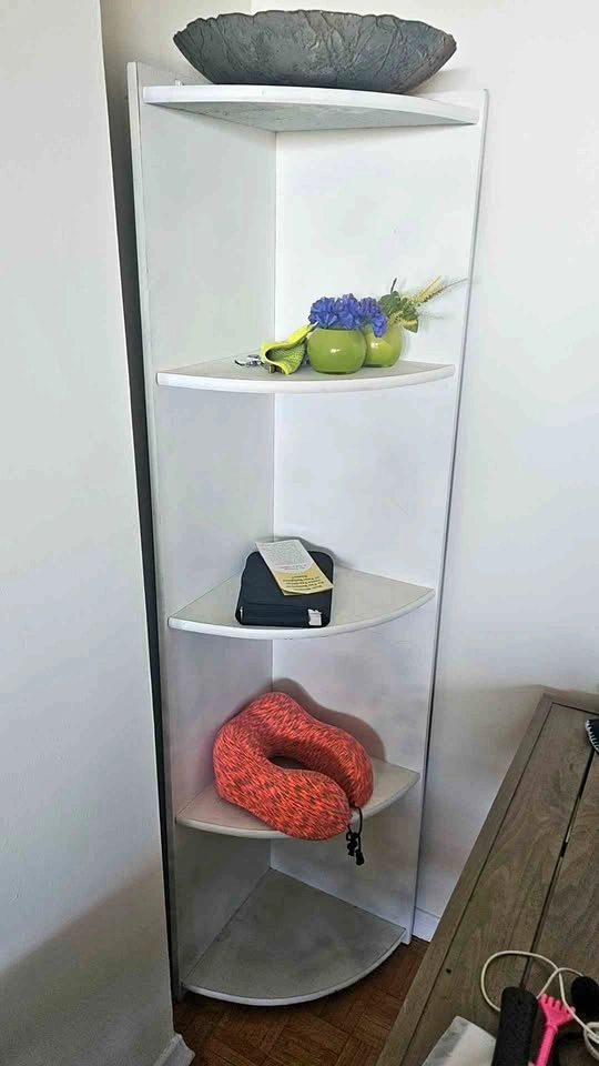 Book shelf or decorative corner shelf