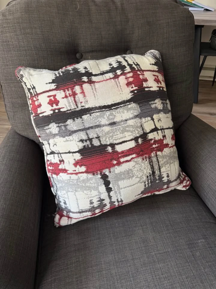 Throw pillows - photo 2