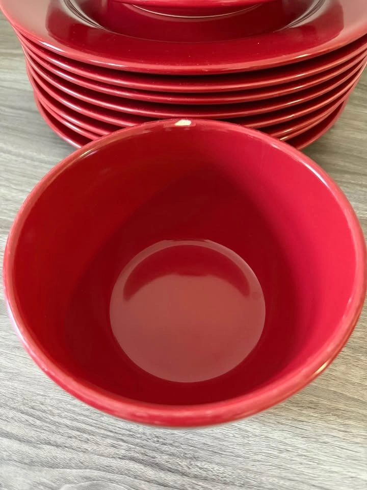 Moving Sale! 31 Piece Dinnerware Set - photo 4