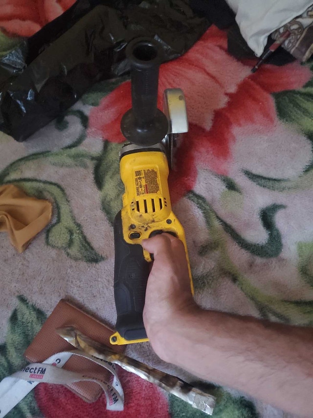 Dewalt Wireless Angle Grinder - photo 2