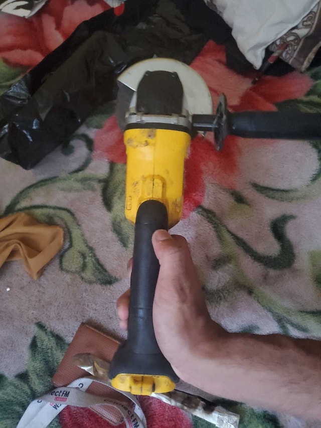 Dewalt Wireless Angle Grinder - photo 3