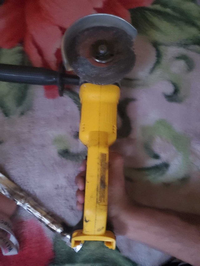 Dewalt Wireless Angle Grinder - photo 4