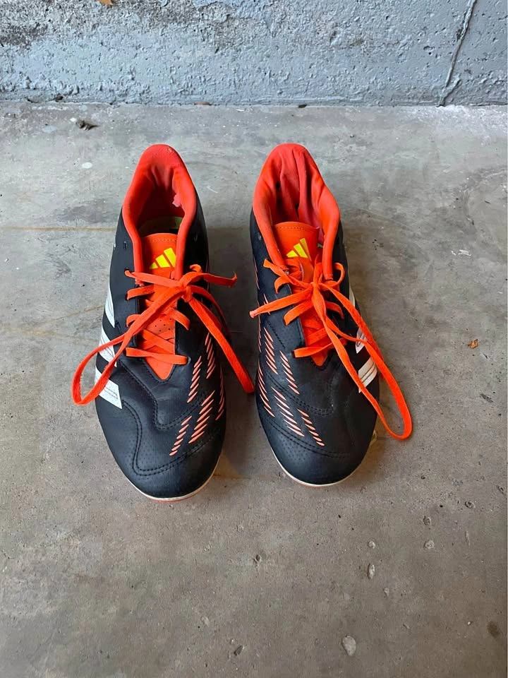 Mens Adidas Predators Cleats