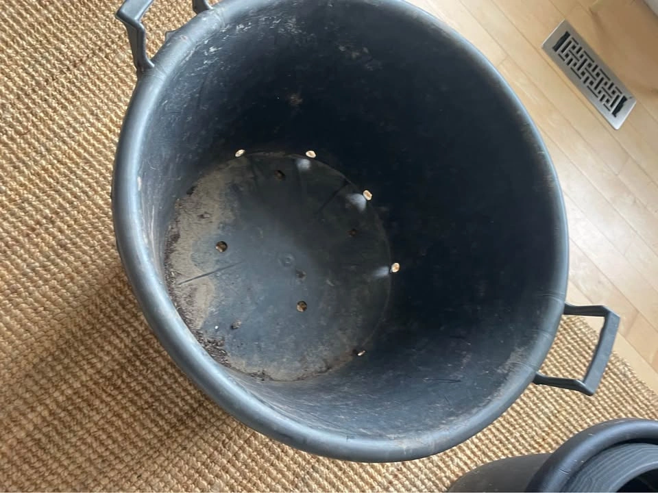 $5 each 19x15“ 2 Large black plastic tub with handles - photo 2