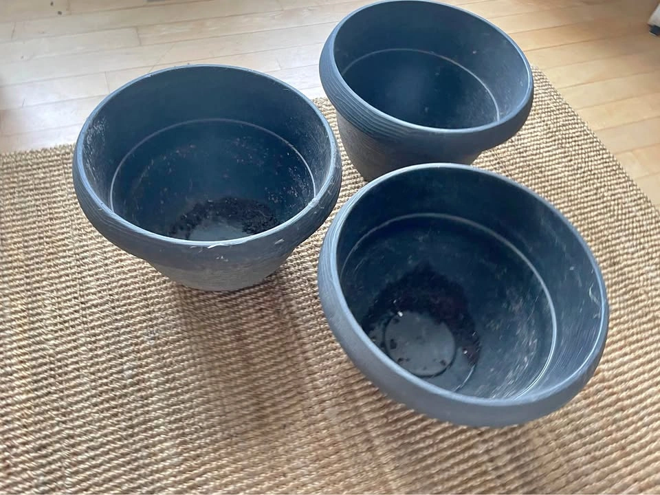 Set of 3 Plastic Plant Pots 14x12“