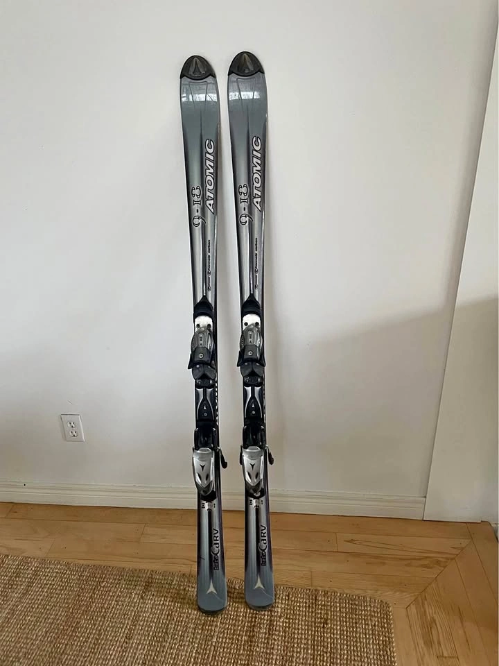 160 cm Atomic Carv Skis with Bindings