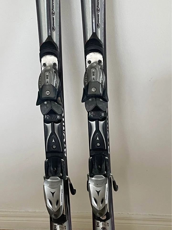 160 cm Atomic Carv Skis with Bindings - photo 2