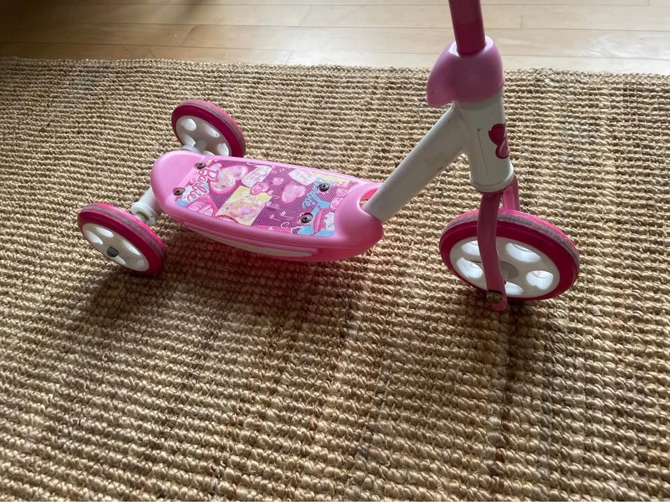 Barbie Pink Kids 3-Wheel Scooter - photo 2