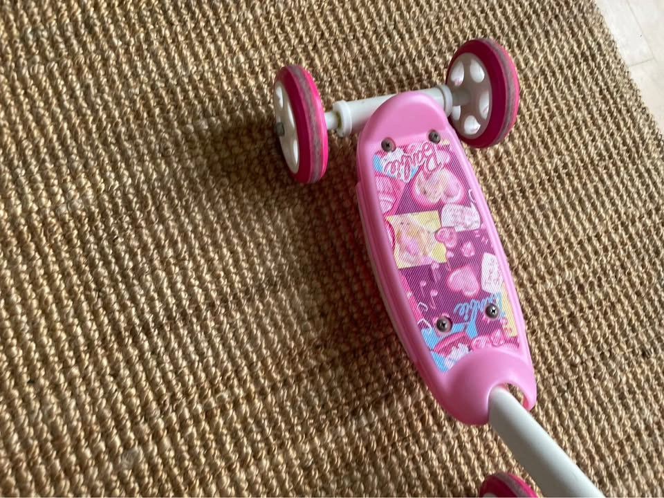 Barbie Pink Kids 3-Wheel Scooter - photo 3
