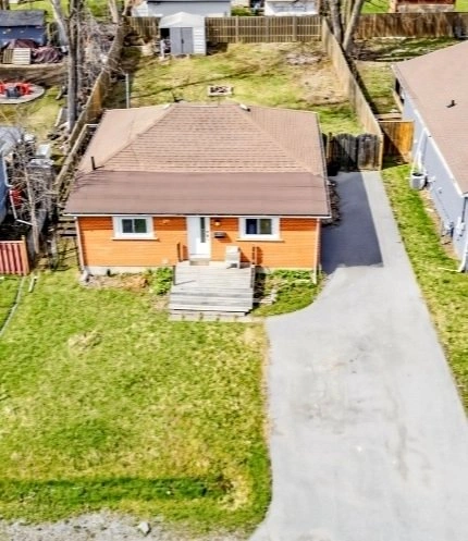 Immediate Availability! -3 Beds 1 Bath - House