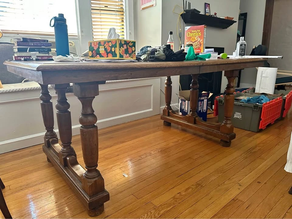 Solid wood expandable dining table