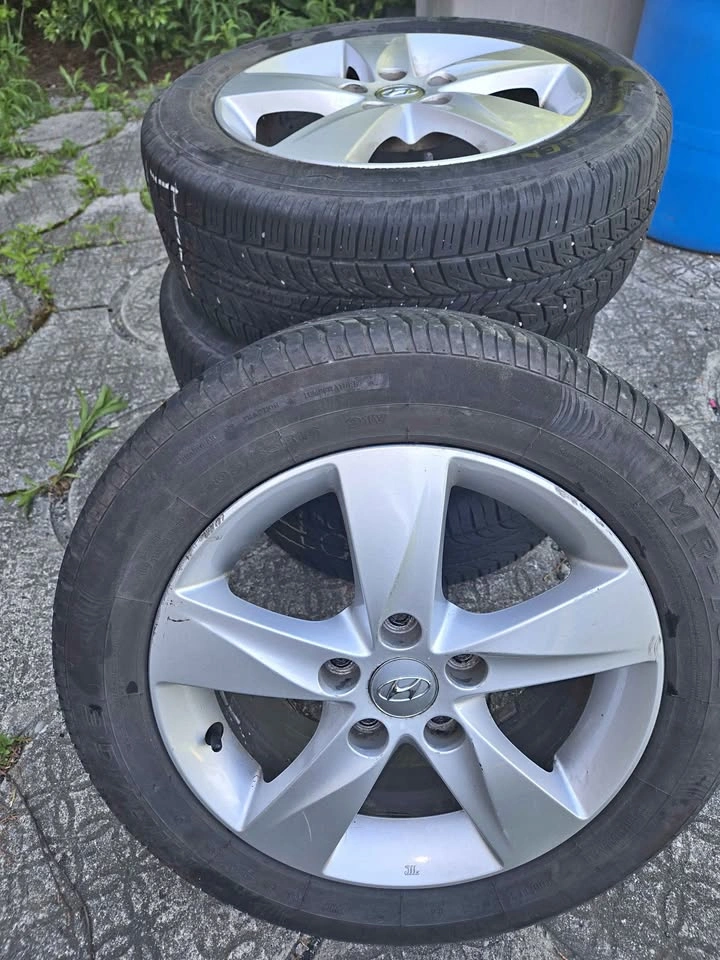 Hyundai Alloy Rims and 4 All Season Tires 205/55R16