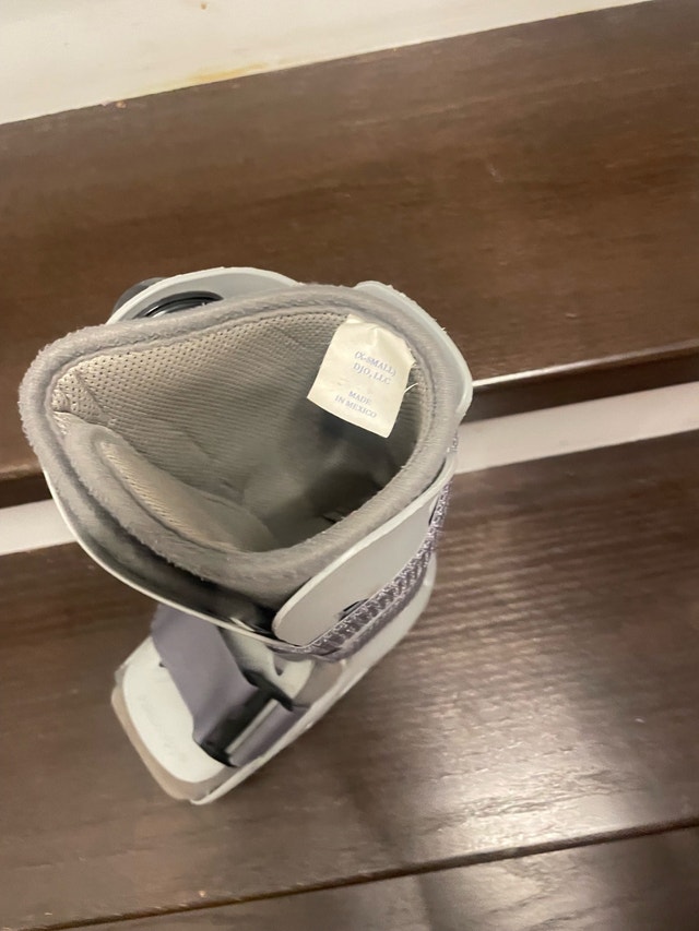 Size XS Aircast walking boot - photo 2