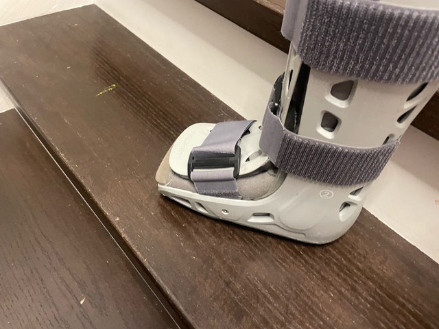 Size XS Aircast walking boot - photo 3