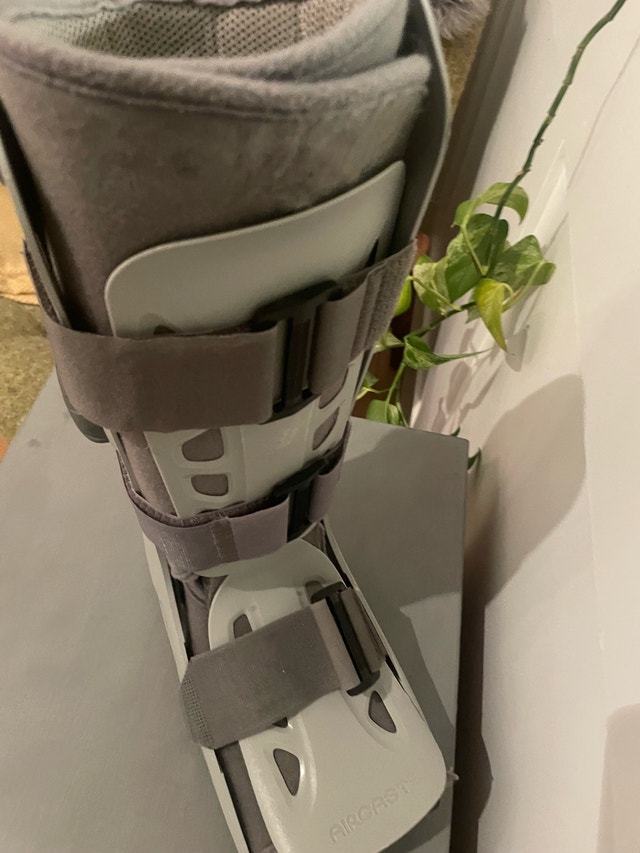 Aircast Walking Boot - Size Medium - photo 2