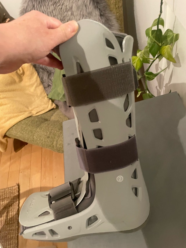 Aircast Walking Boot - Size Medium - photo 3