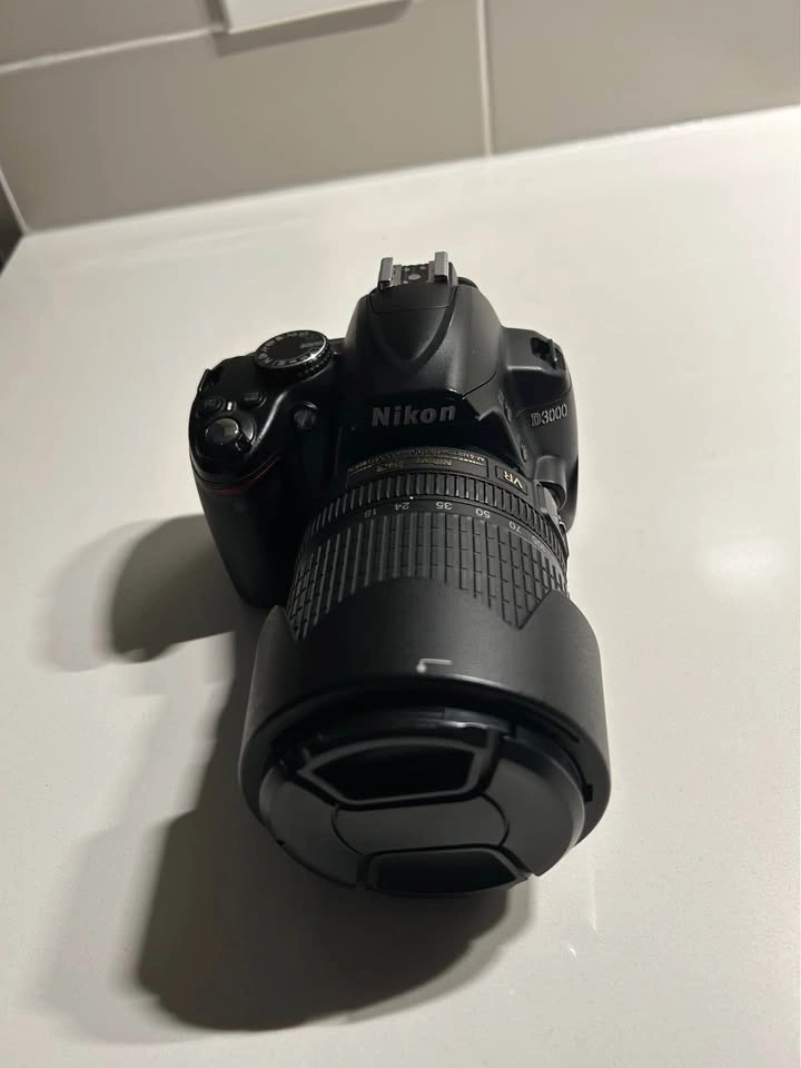 Nikon D3000 DSLR Camera Bundle - photo 2