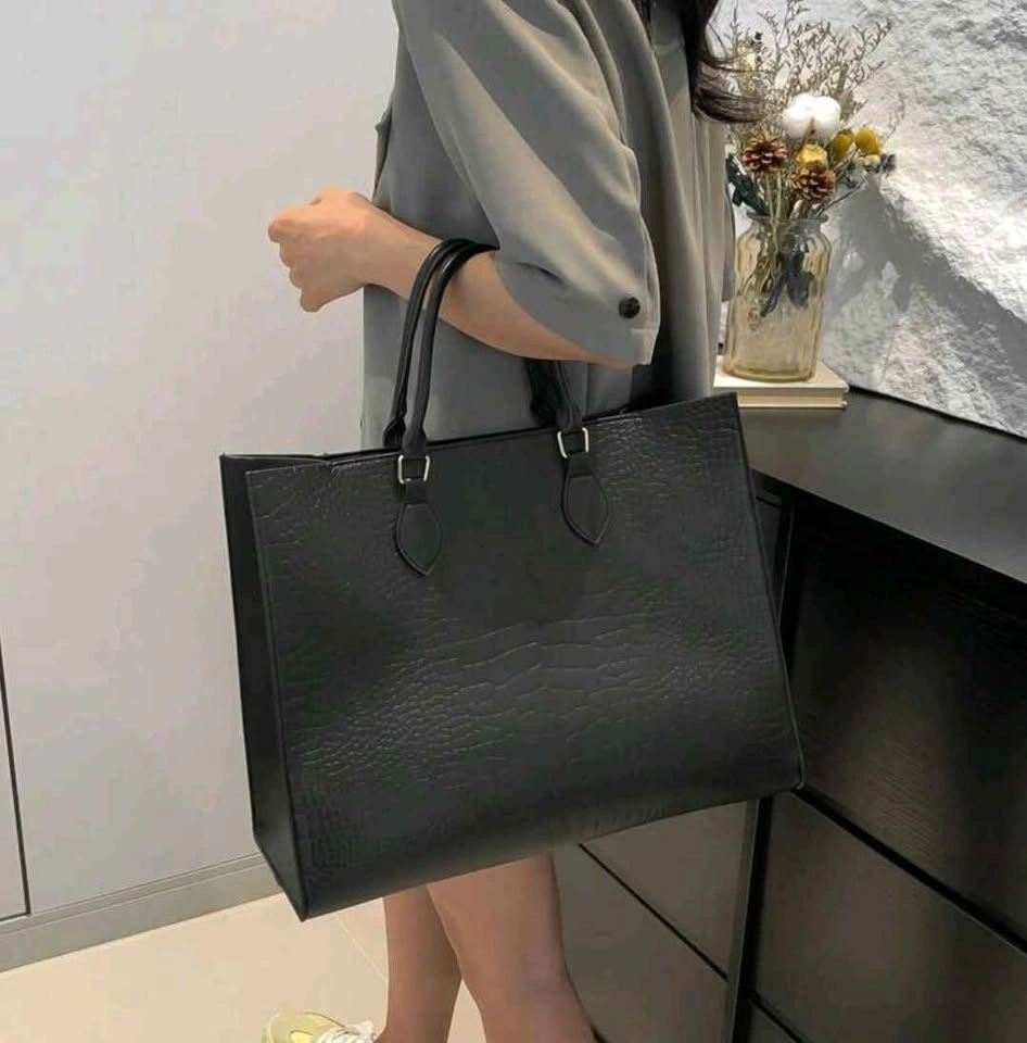 Brand new Large capacity black color tote bag - photo 2