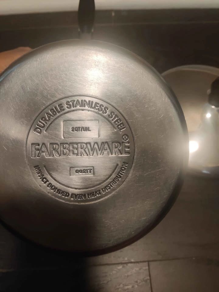 Used like new 2qt durable stainless steel Farberware sauce pan - photo 5