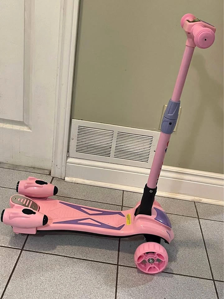 Pink 3-Wheel Kids Scooter with Light-Up Wheels