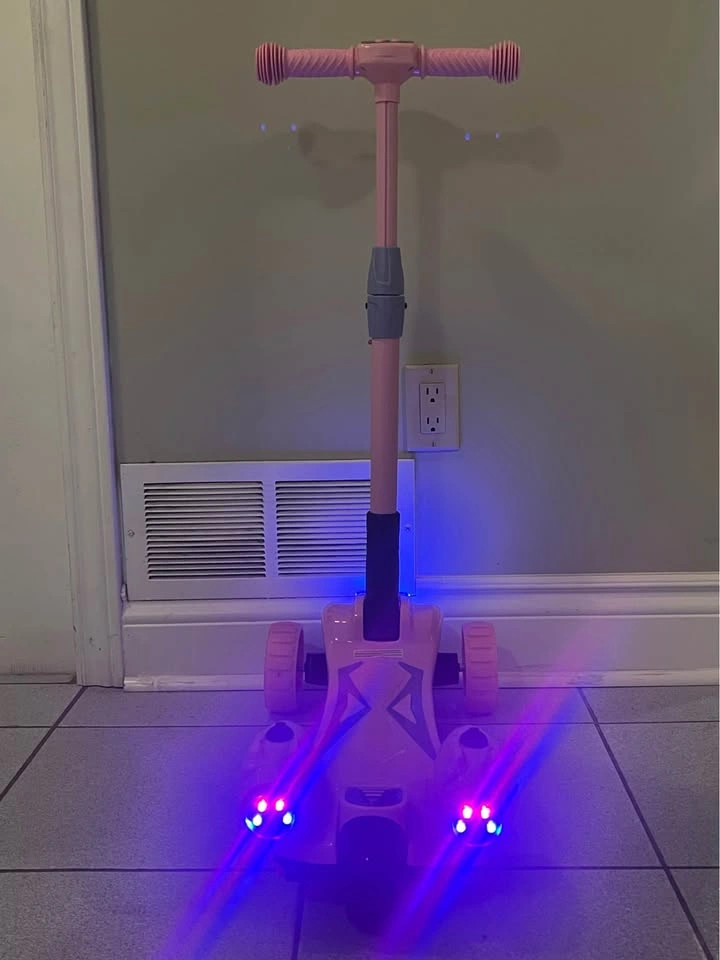 Pink 3-Wheel Kids Scooter with Light-Up Wheels - photo 4