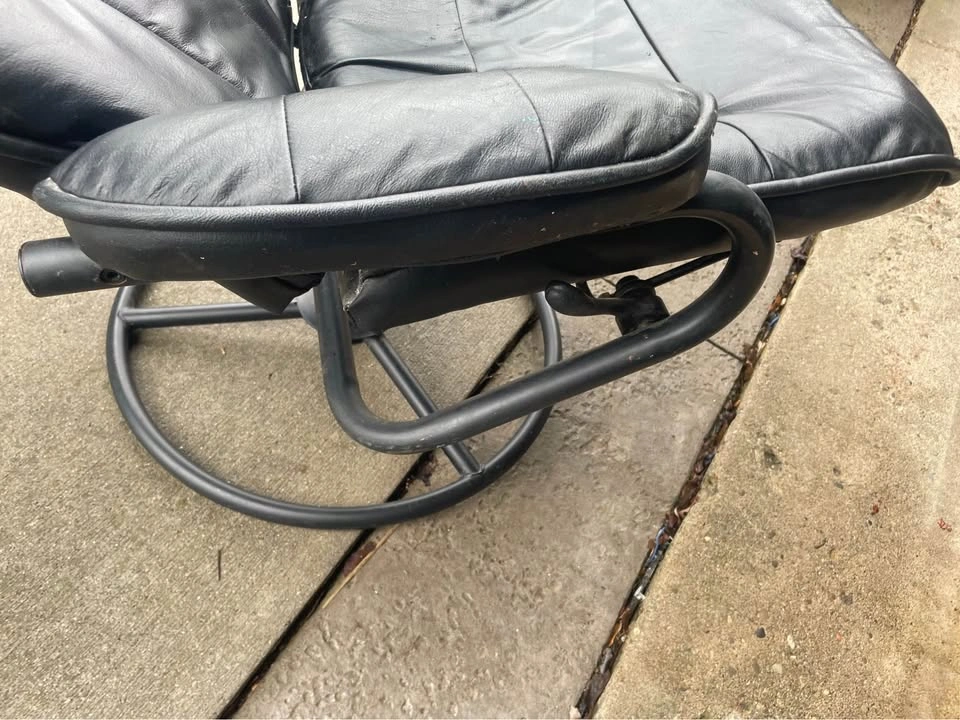 Black Leather Swivel Reclining Chair - photo 2