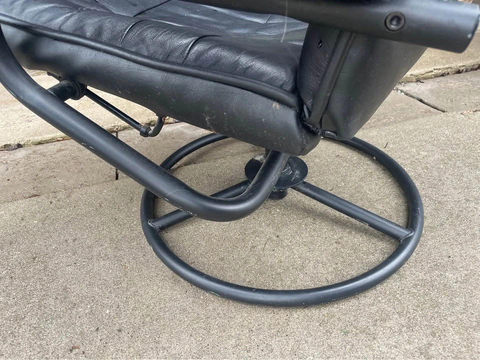 Black Leather Swivel Reclining Chair - photo 5