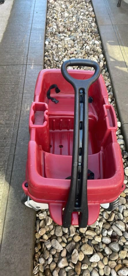 Step2 Red Kids Wagon with Seatbelts - photo 3
