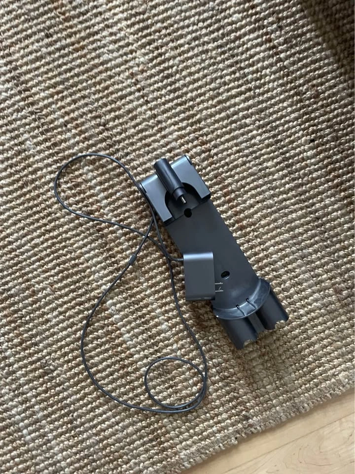 Dyson V7 Complete Cordless Vacuum - photo 2