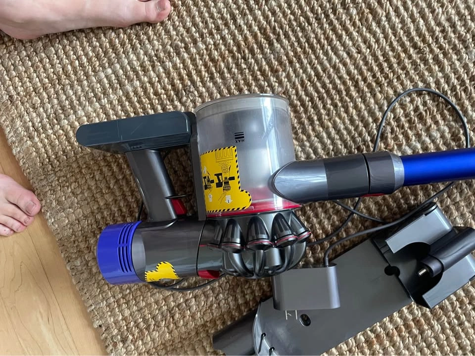 Dyson V7 Complete Cordless Vacuum - photo 3