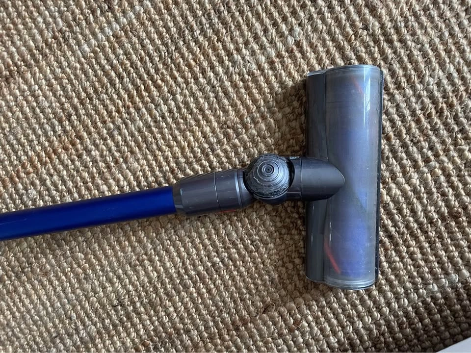 Dyson V7 Complete Cordless Vacuum - photo 4
