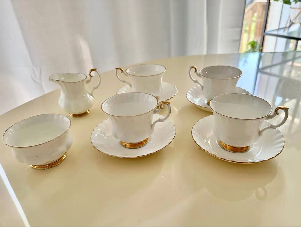 Royal Albert Bone China Val D'or Tea Cup Set