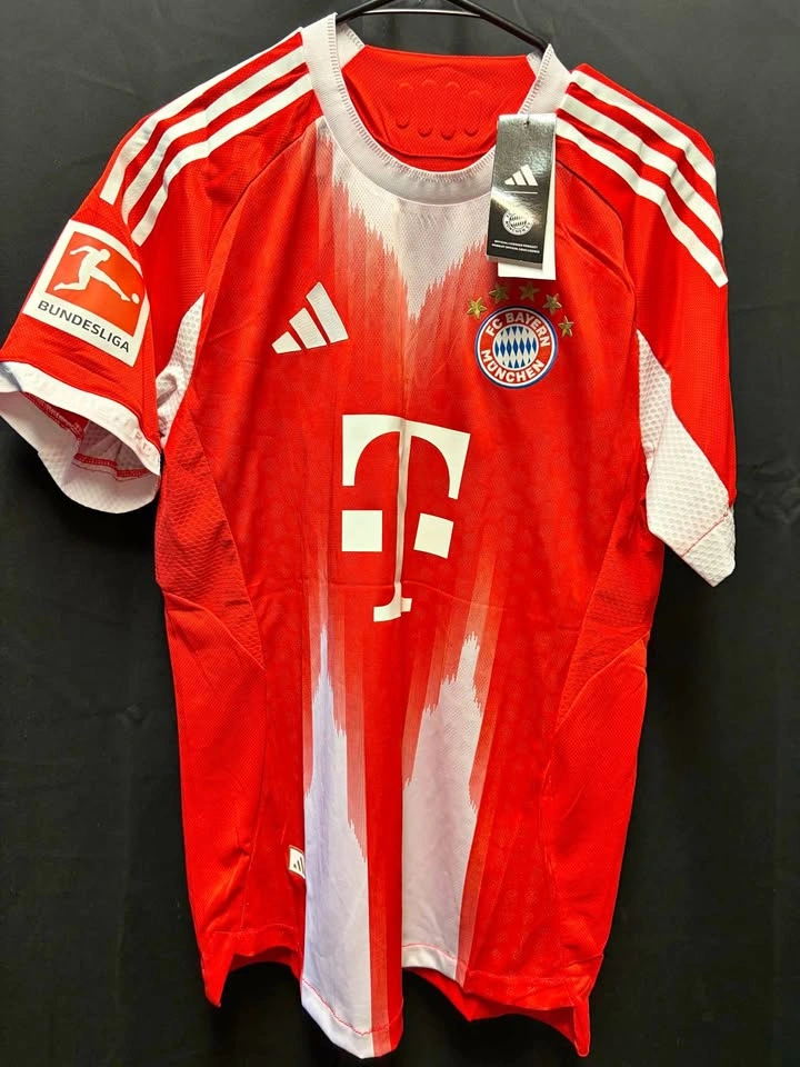 Olise 2025/26 FC Bayern Munich Home Jersey - Size M
