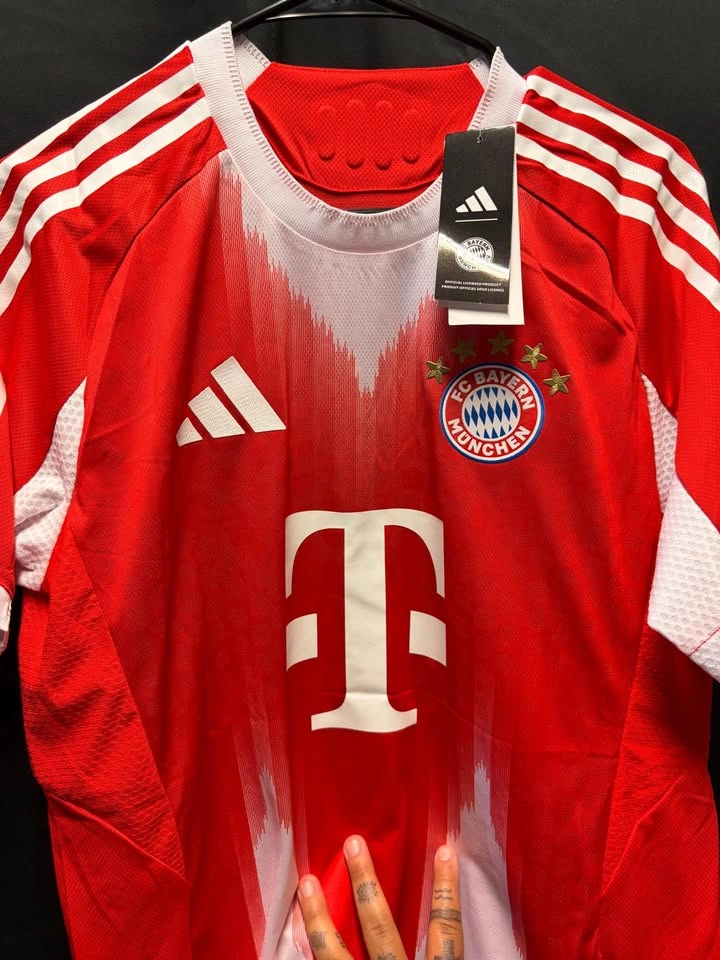 Olise 2025/26 FC Bayern Munich Home Jersey - Size M - photo 2
