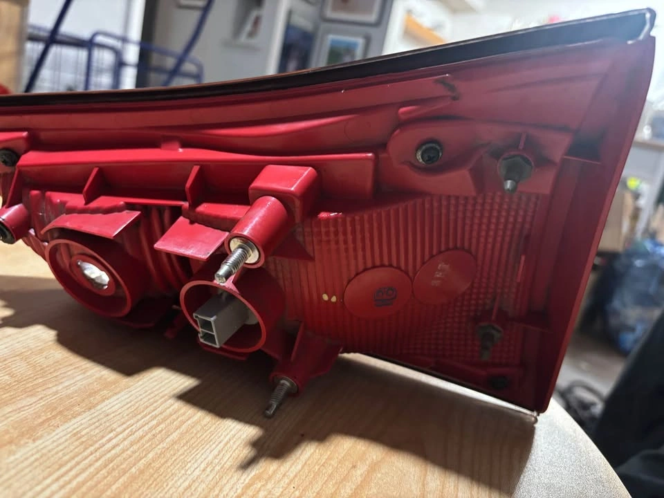 Infiniti QX56/QX80 Inner Taillight - Right Passenger Side - photo 2