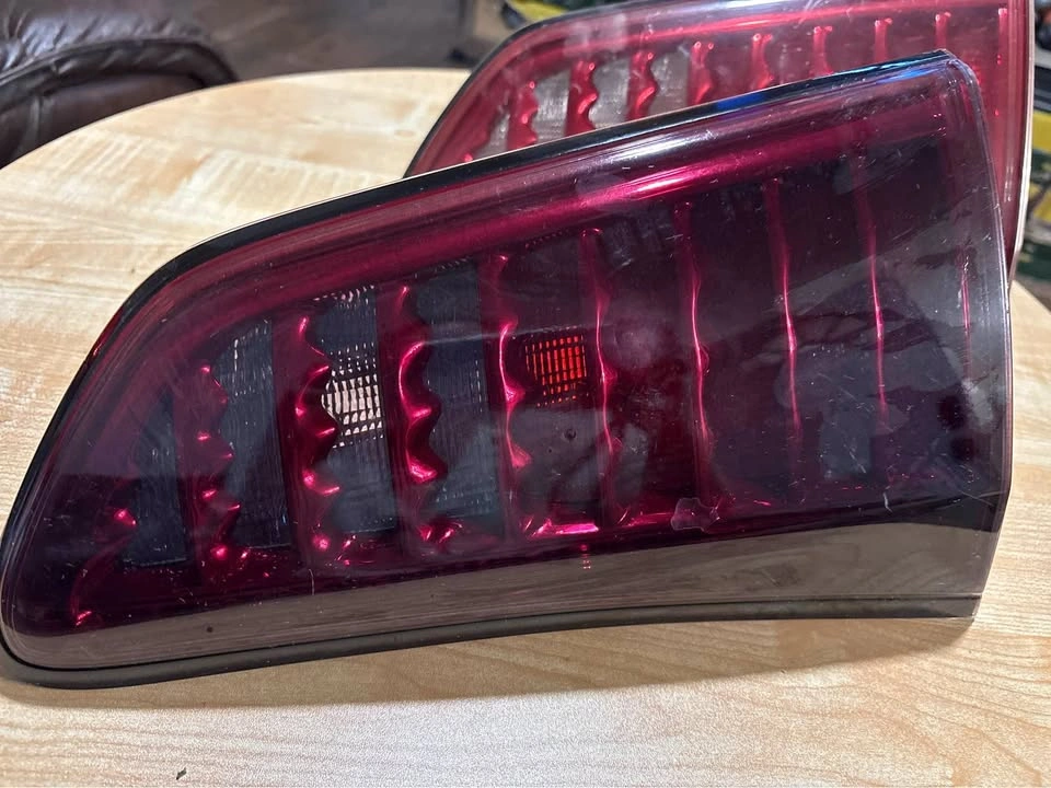 Infiniti QX56/QX80 Right Inner Tail Light 2011-2017 OEM