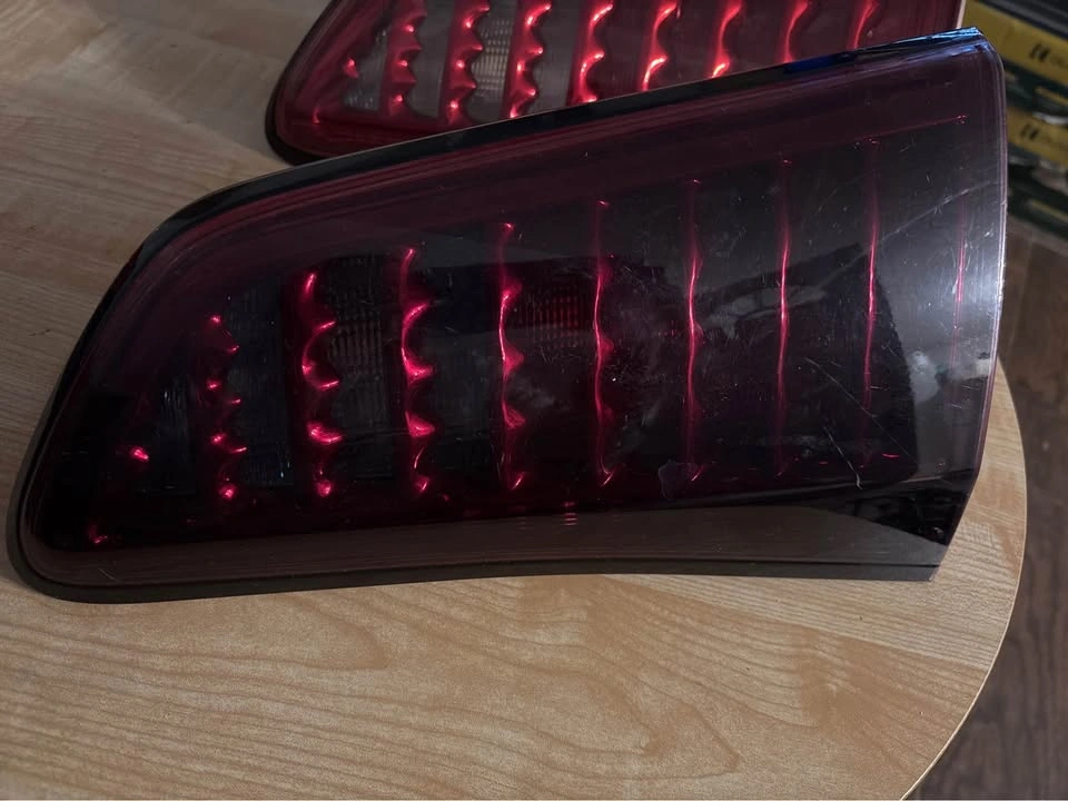 Infiniti QX56/QX80 Right Inner Tail Light 2011-2017 OEM - photo 2