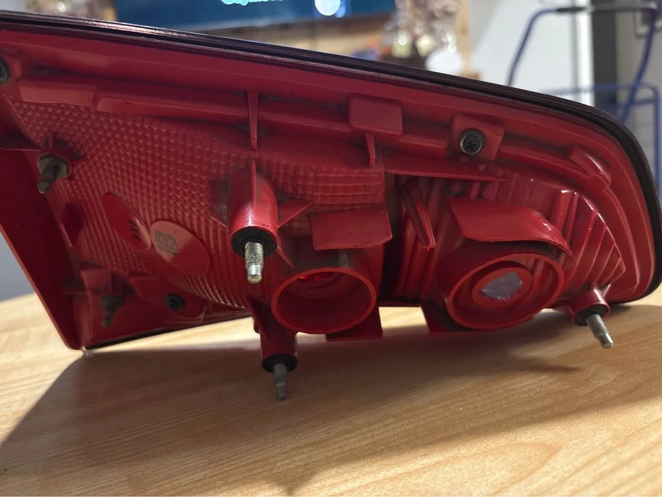 Infiniti QX56/QX80 Right Inner Tail Light 2011-2017 OEM - photo 3