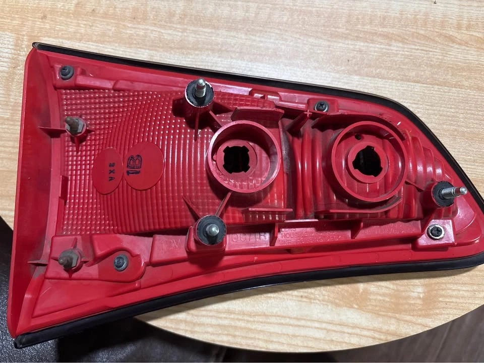 Infiniti QX56/QX80 Right Inner Tail Light 2011-2017 OEM - photo 4